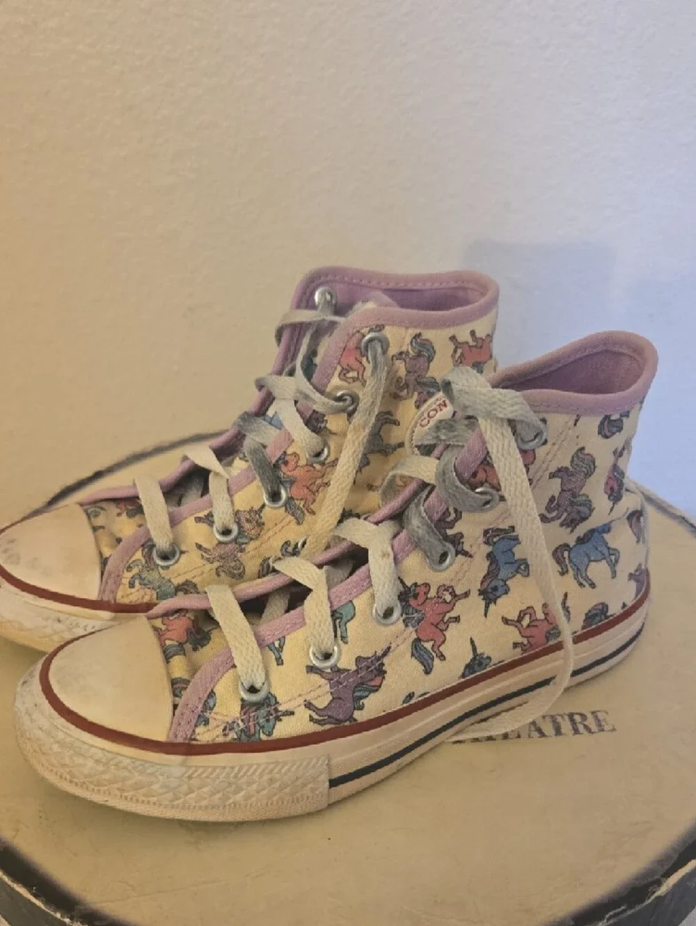 Converse Girls High-Top Unicorn Print Sneakers in Cream and Purple